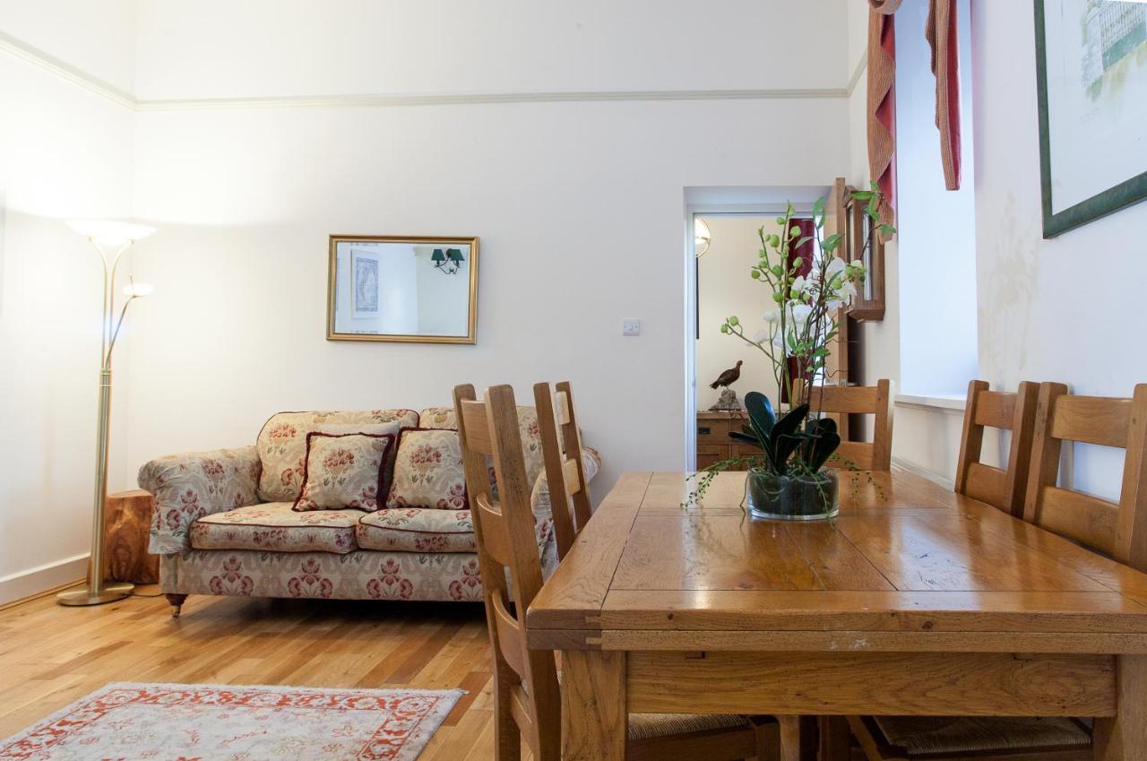 Loch Ness Moat House Apartments Форт Аугустус Екстериор снимка