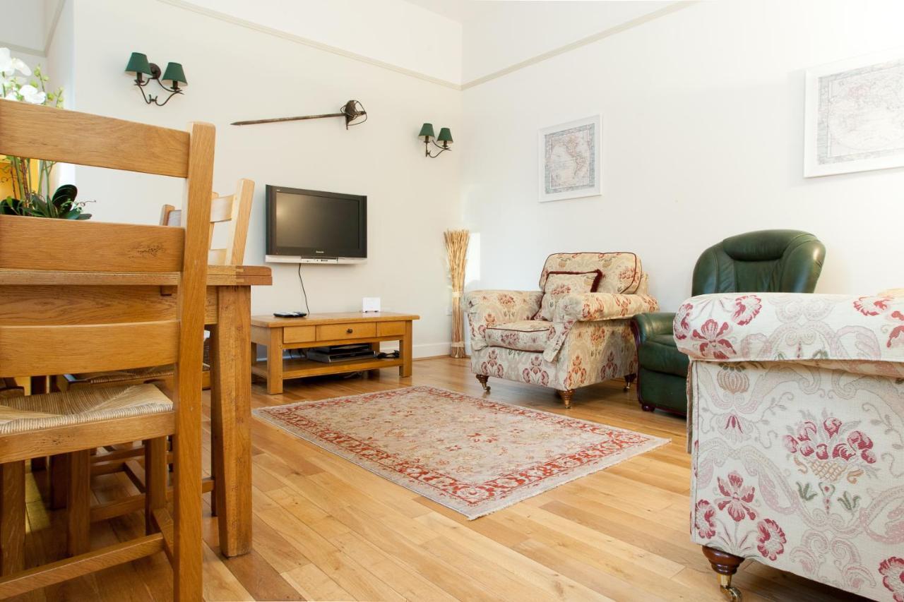 Loch Ness Moat House Apartments Форт Аугустус Екстериор снимка