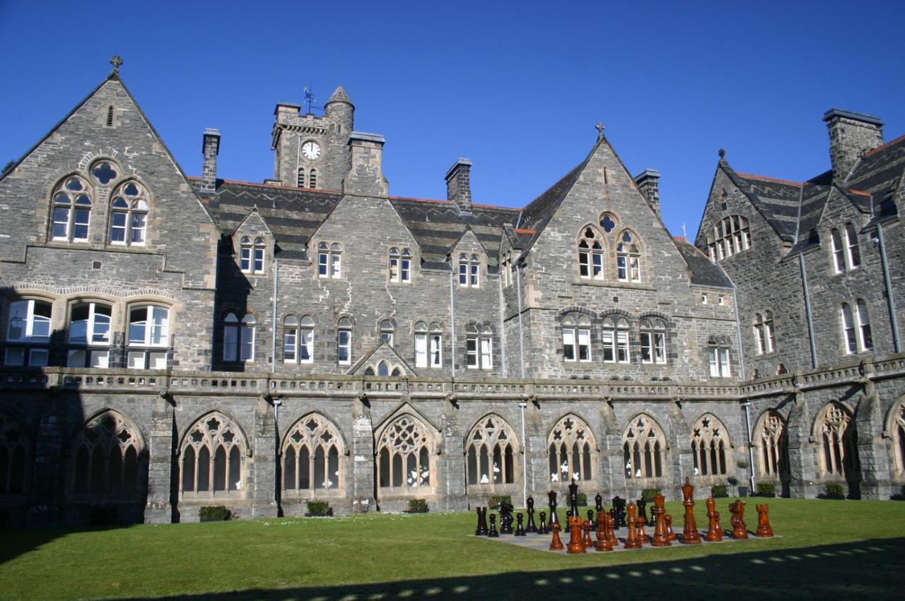 Loch Ness Moat House Apartments Форт Аугустус Екстериор снимка
